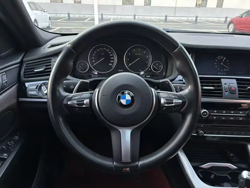 BMW X4 2016 — фото 12