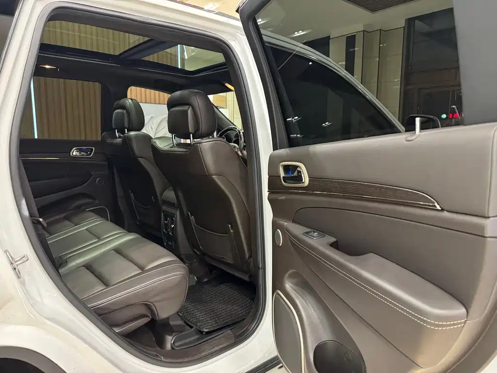 Jeep Grand Cherokee 2014 — фото 19