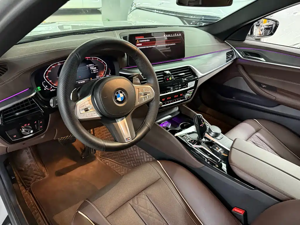BMW 5 Series 2022 — фото 16
