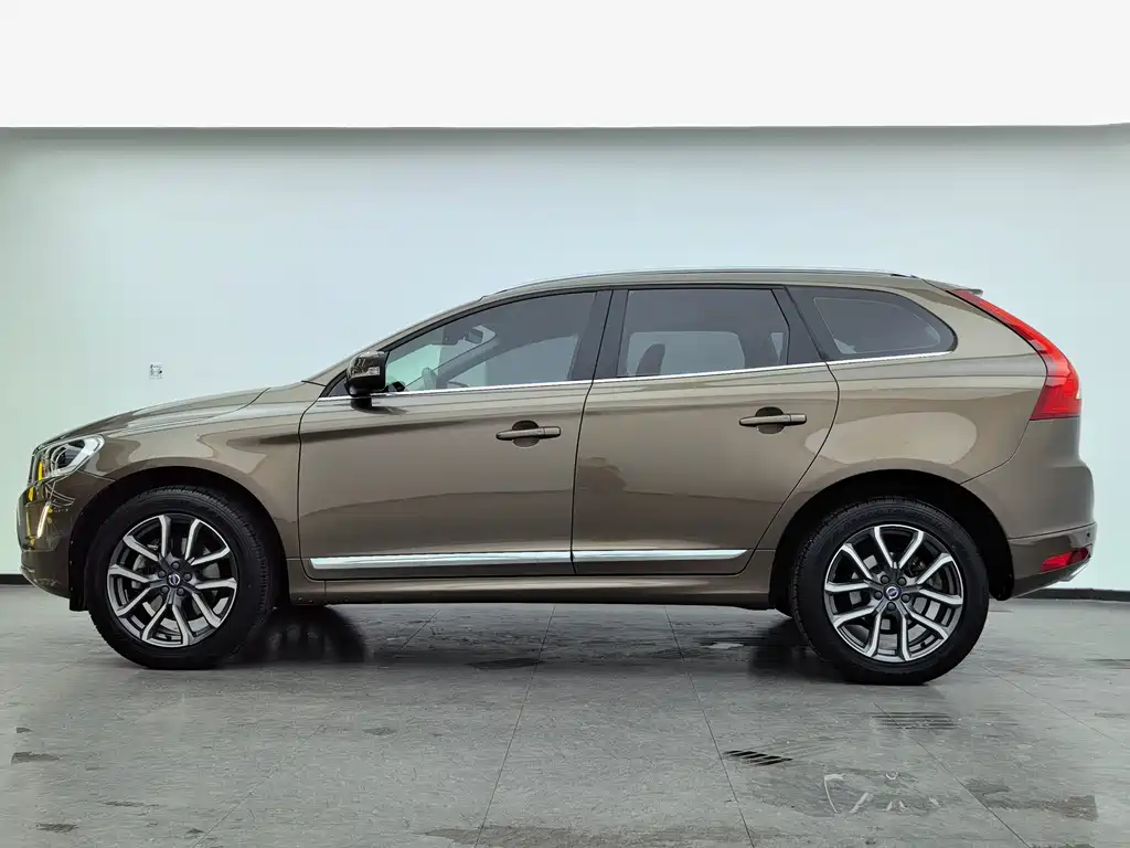 Volvo XC60 2017 — фото 9