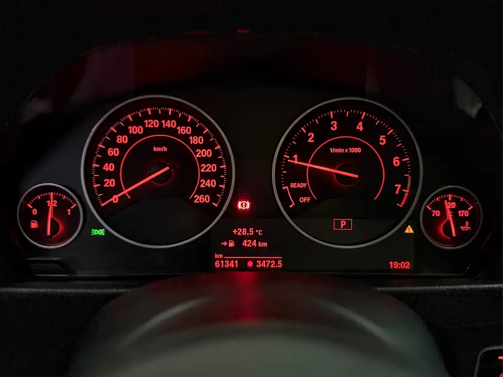 BMW 3 Series 2017 — фото 14