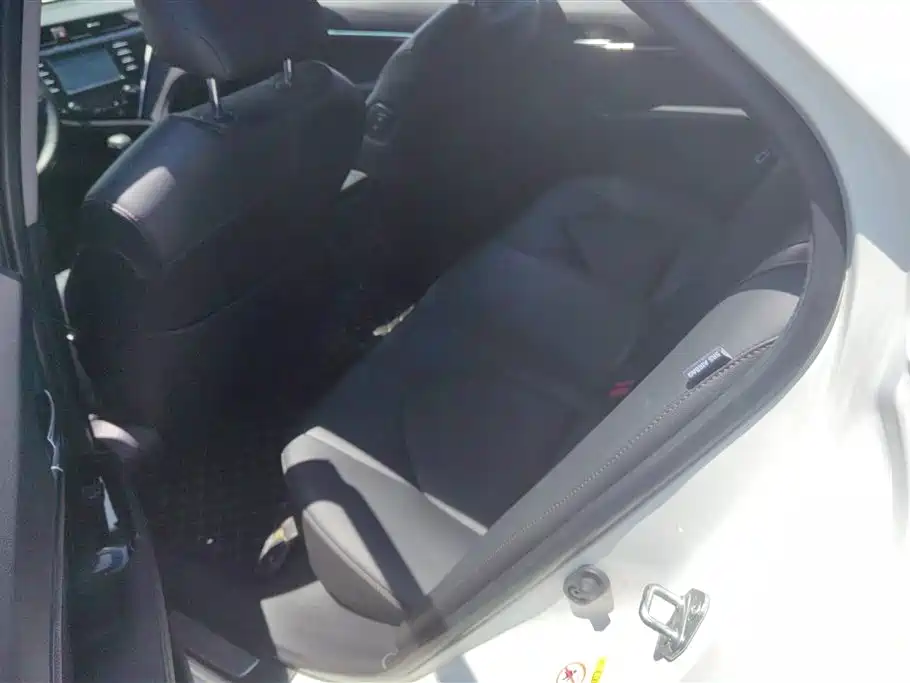 Toyota Camry 2018 — фото 11