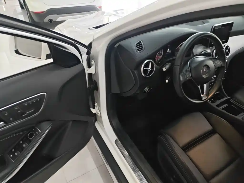 Mercedes-Benz GLA 2016 — фото 16