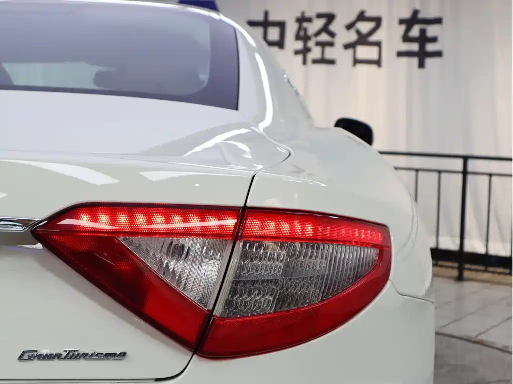 Maserati GranTurismo 2013 — фото 22