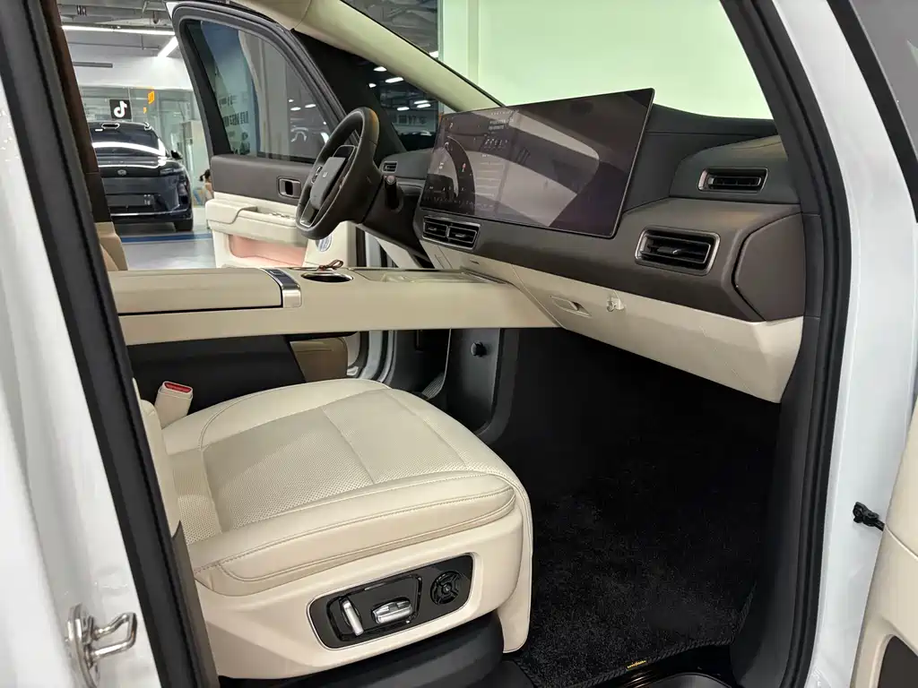 Li Auto Li MEGA 2024