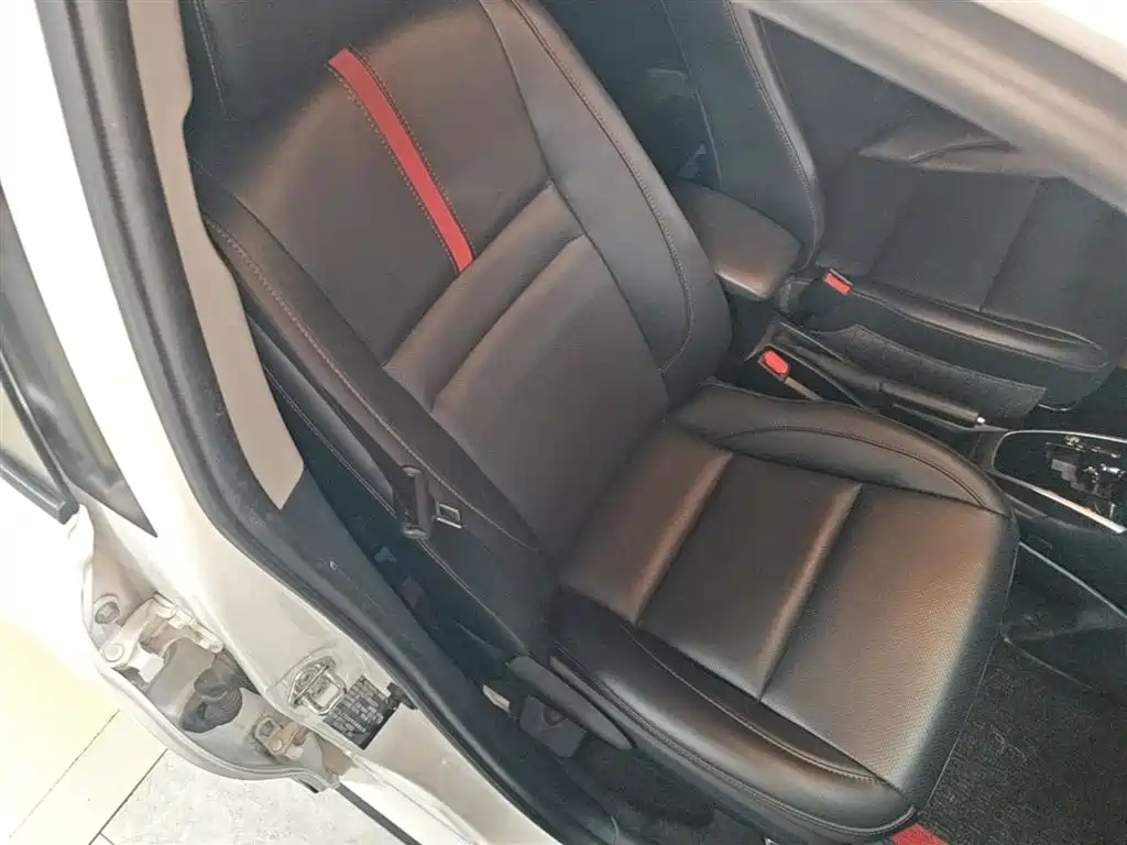 Toyota Yaris L 2021 — фото 25