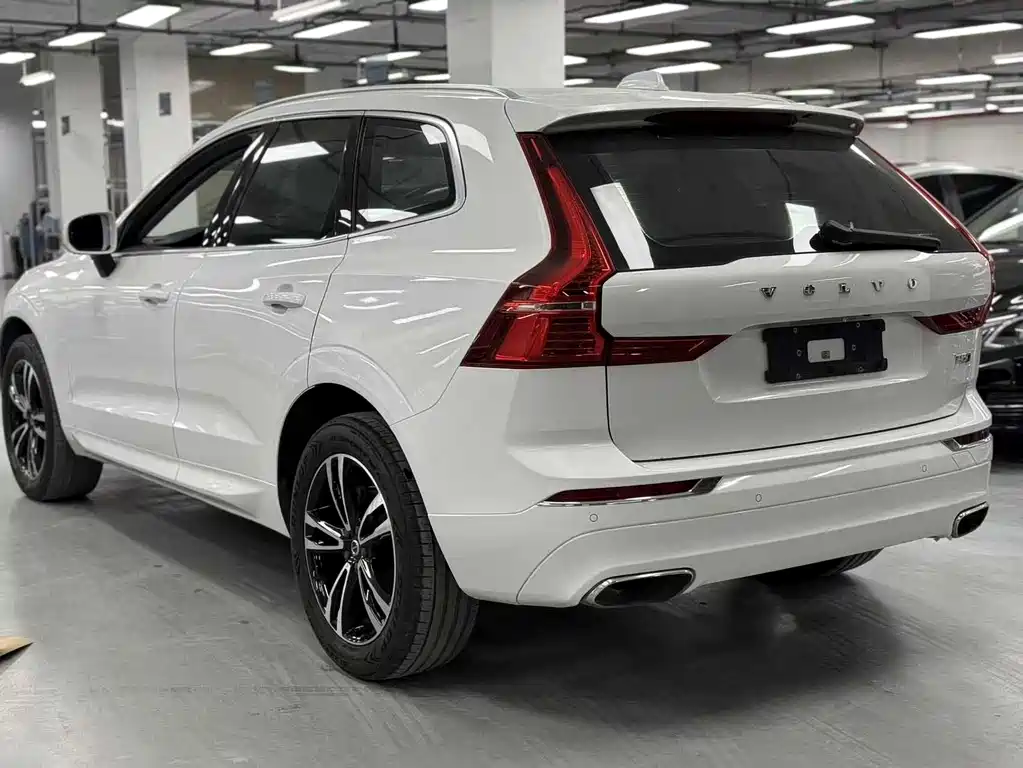Volvo XC60 2019 — фото 16