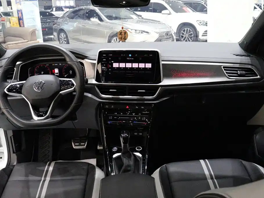 Volkswagen T-Roc 2023 — фото 9