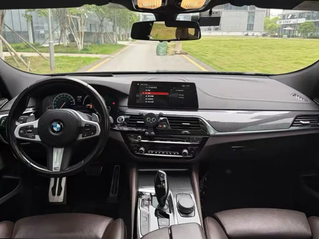BMW 6 Series GT 2018 — фото 9