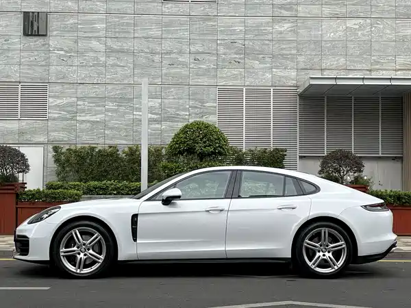 Porsche Panamera 2023