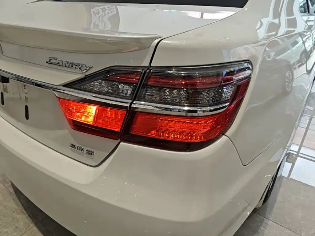 Toyota Camry 2017 — фото 8