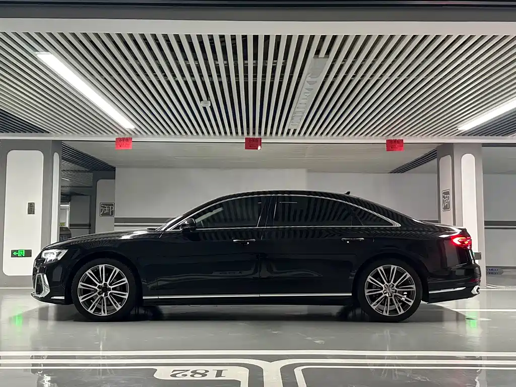 Audi A8 2023 — фото 24
