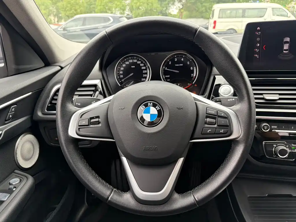 BMW 1 Series 2022 — фото 14