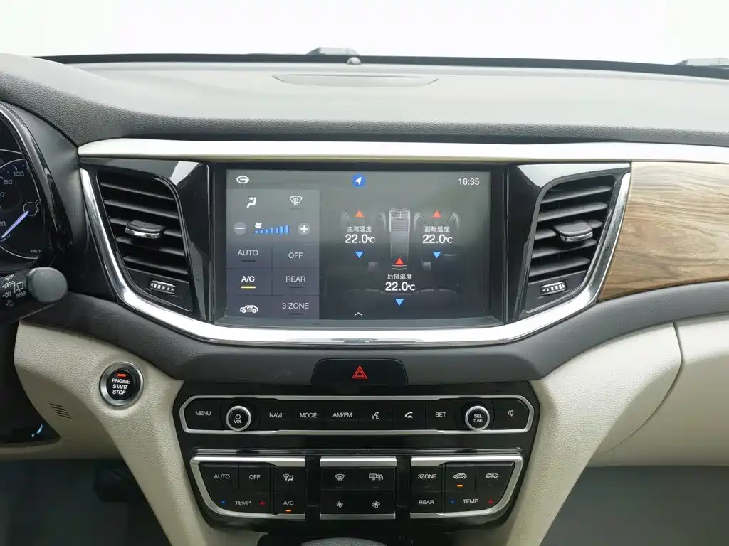 GAC Trumpchi GS8 2017 — фото 12