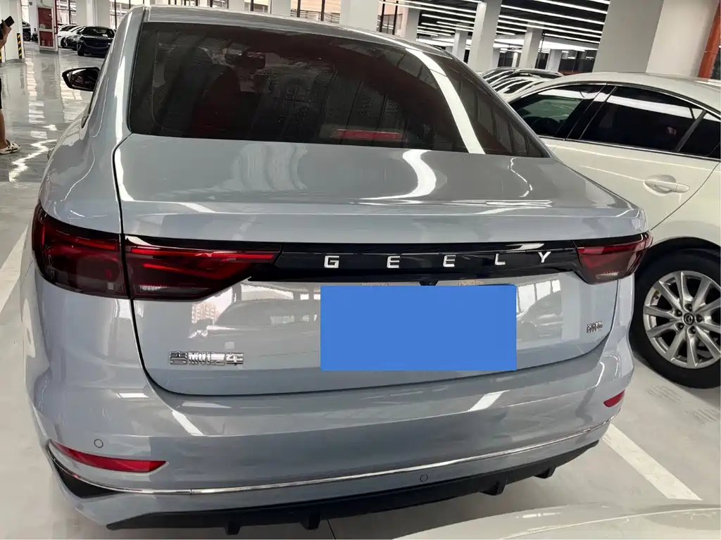 Geely Emgrand 2025 — фото 15