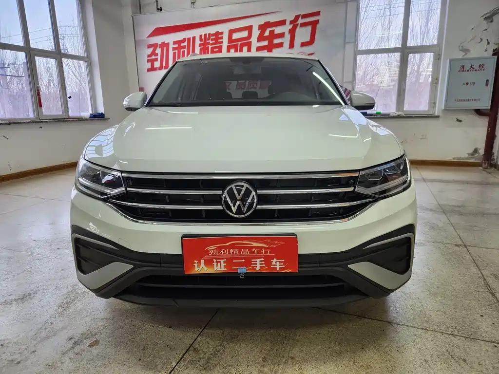 Volkswagen Tiguan L 2023 — фото 3