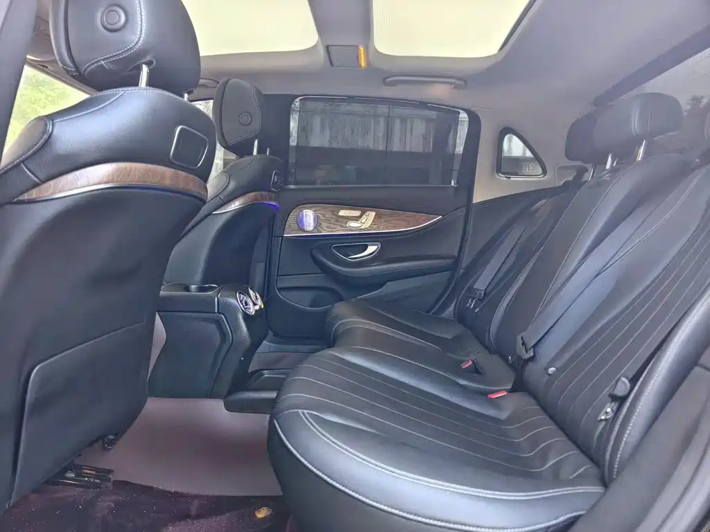 Mercedes-Benz E-Class 2018 — фото 15