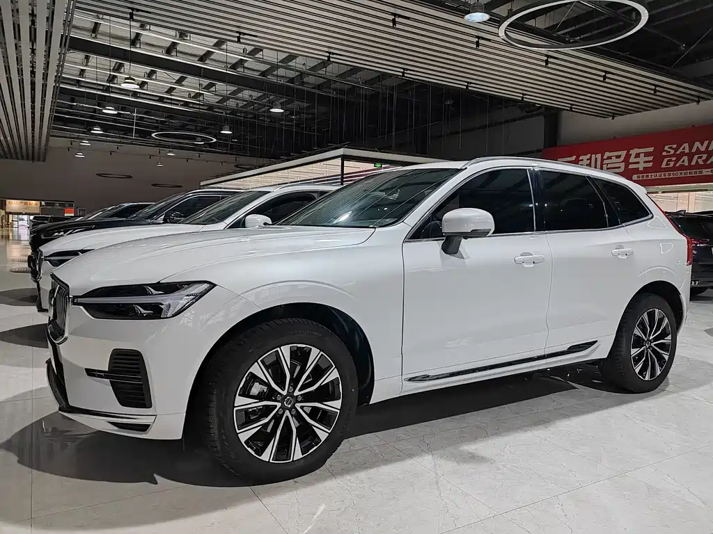 Volvo XC60 2023 — фото 2