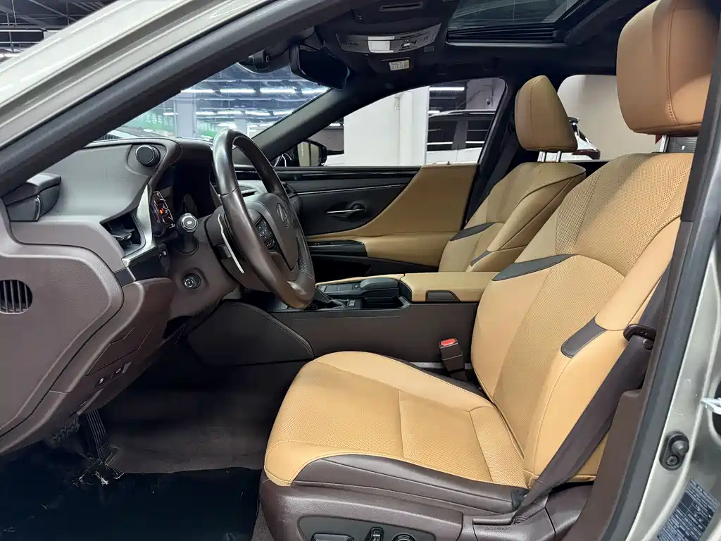 Lexus ES 2020 — фото 14