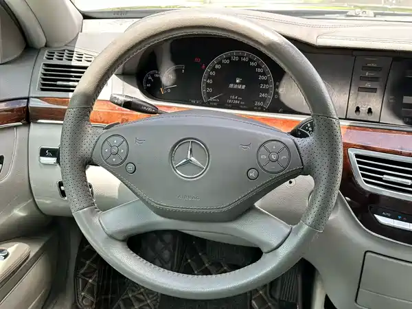 Mercedes-Benz S-Class 2010