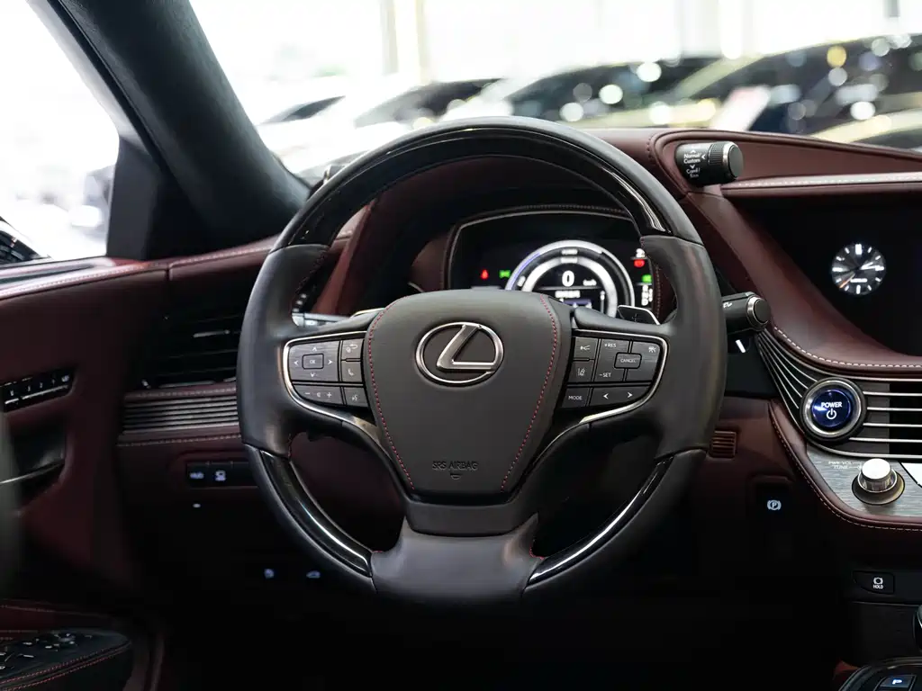 Lexus LS 2018 — фото 14