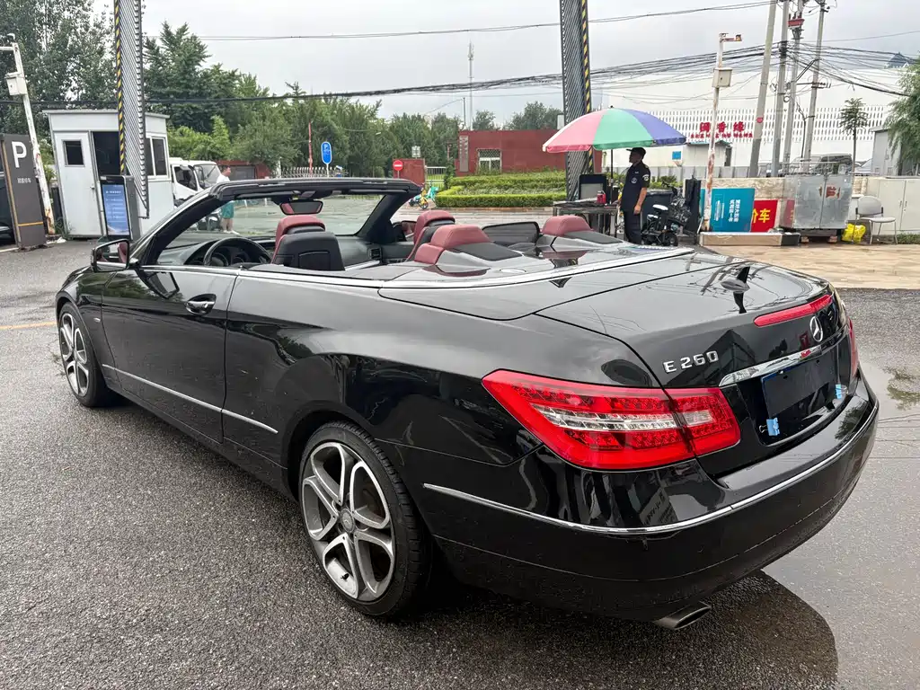 Mercedes-Benz E-Class 2010