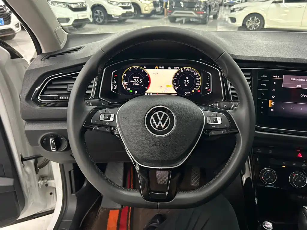 Volkswagen T-Roc 2022 — фото 9