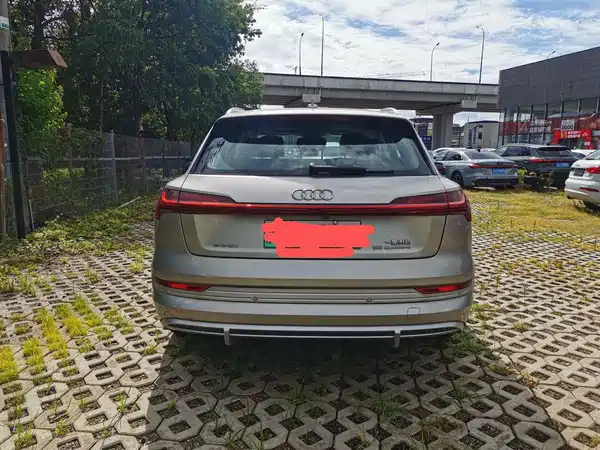 Audi e-tron 2025