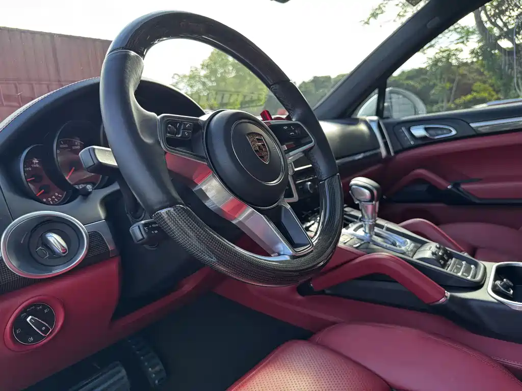 Porsche Cayenne 2016 — фото 11