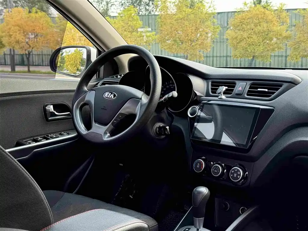 Kia K2 2015 — фото 17