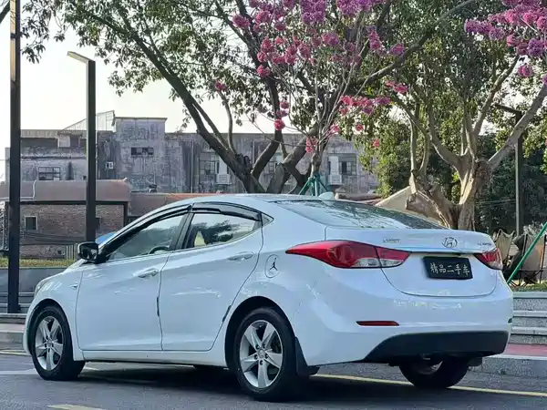 Hyundai Elantra Langdong 2013