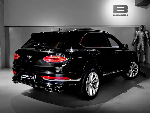 Bentley Bentayga Plug-In Hybrid 2021