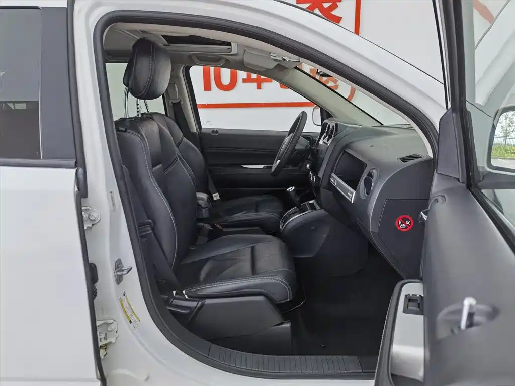 Jeep Compass 2015 — фото 23