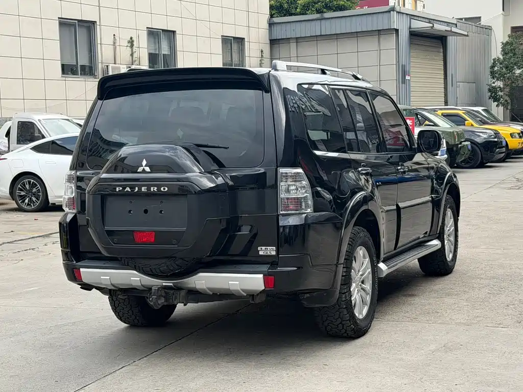 Mitsubishi Pajero 2018 — фото 11