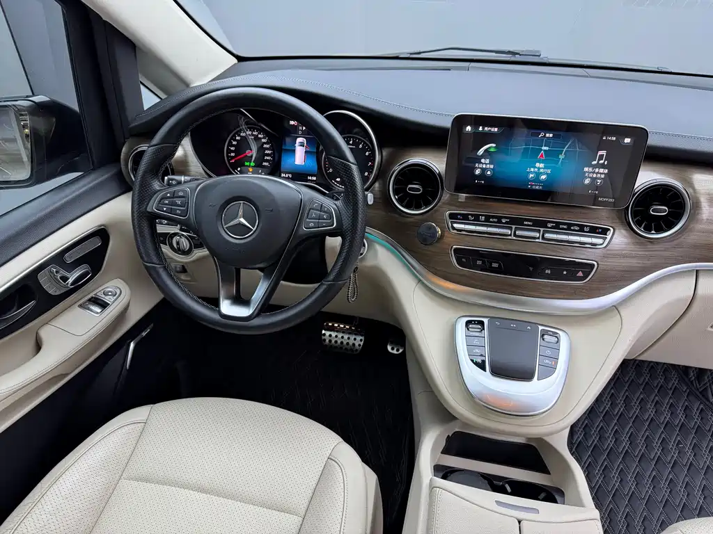 Mercedes-Benz V-Class 2020 — фото 17