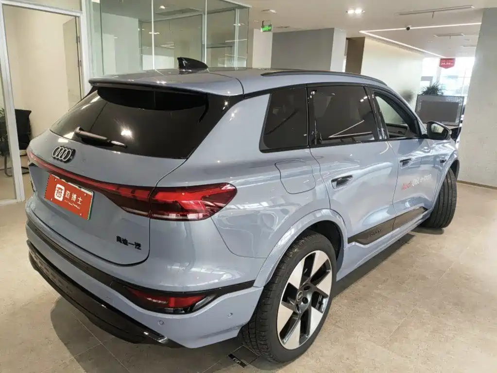 Audi Q4 E-Tron 2023 — фото 3