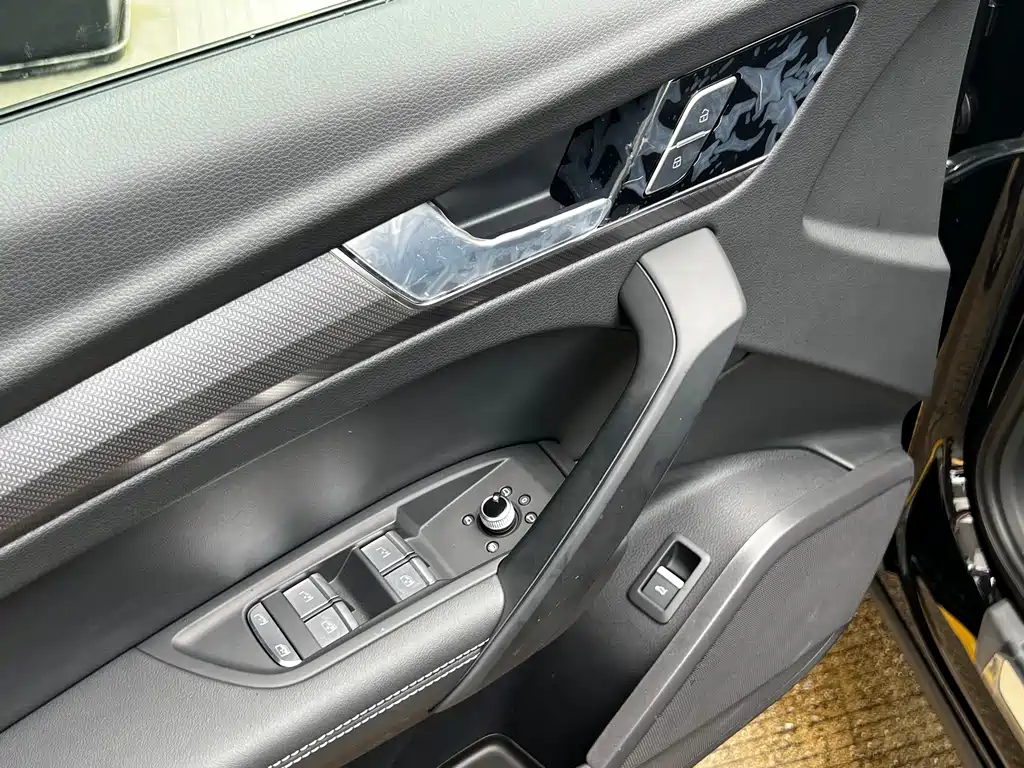 Audi Q5L 2025 — фото 16