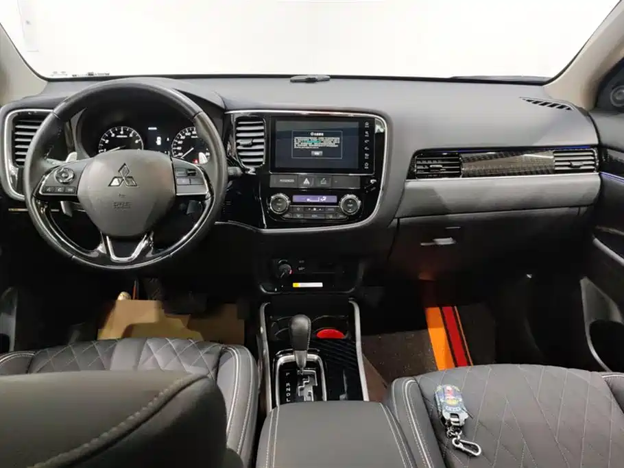 Mitsubishi Outlander 2021 — фото 12