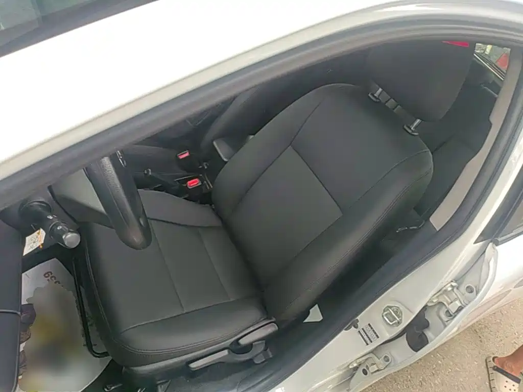 Toyota Yaris L 2017 — фото 15