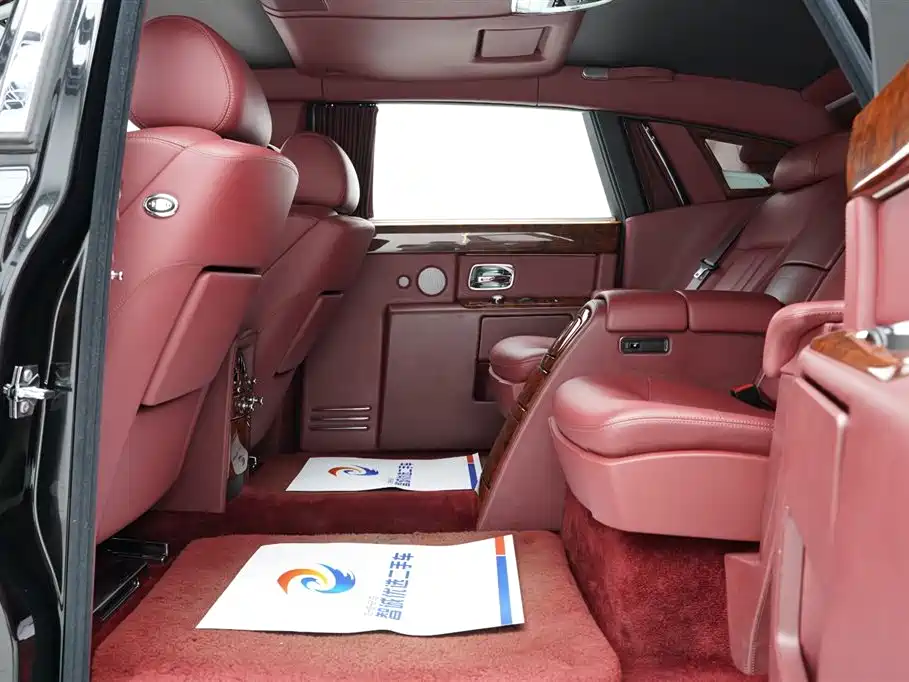 Rolls-Royce Phantom 2013 — фото 12