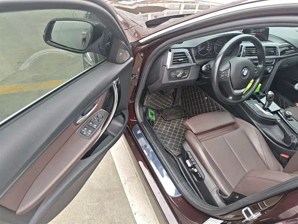BMW 3 Series 2018 — фото 16