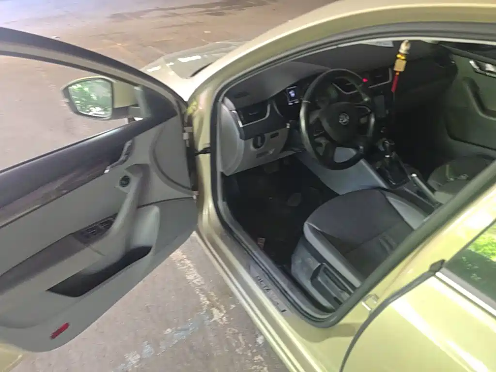 Skoda Octavia 2015 — фото 16