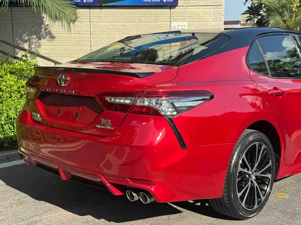 Toyota Camry 2018 — фото 26