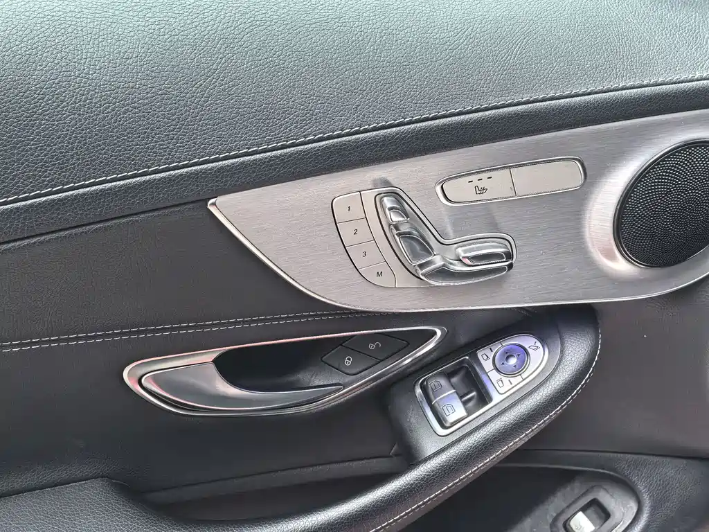 Mercedes-Benz C-Class 2019 — фото 16