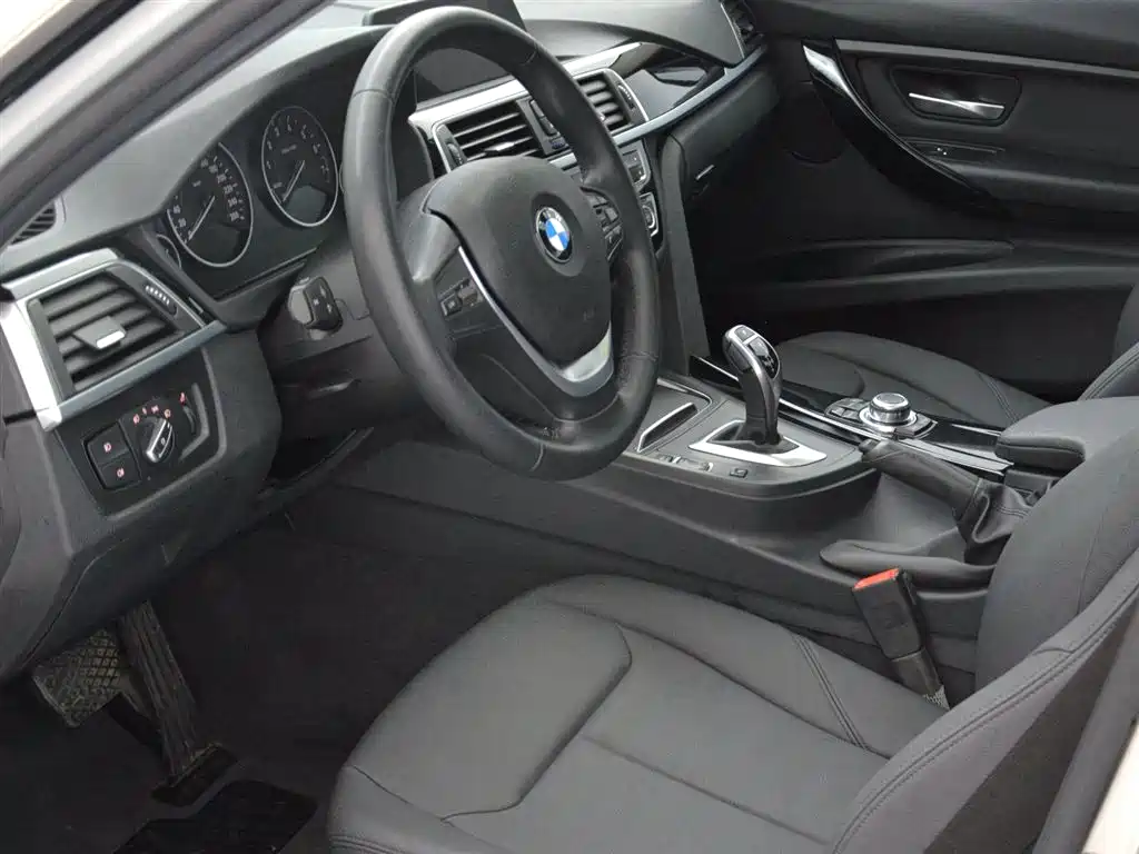 BMW 3 Series 2017 — фото 11