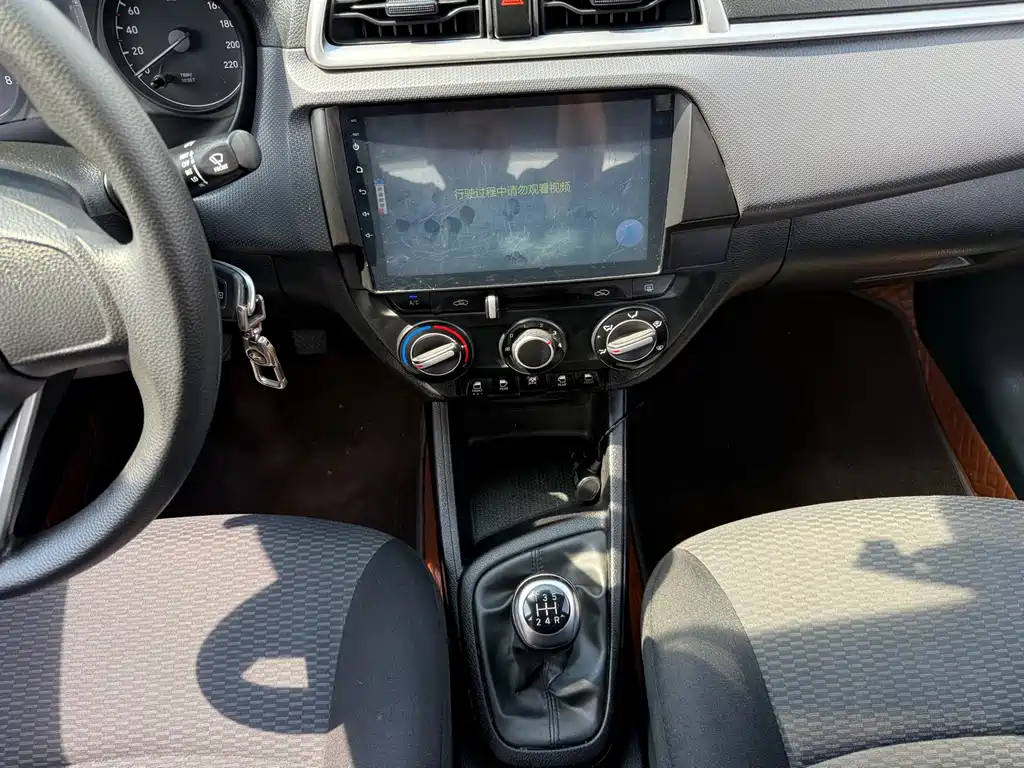 Hyundai Verna 2017 — фото 11