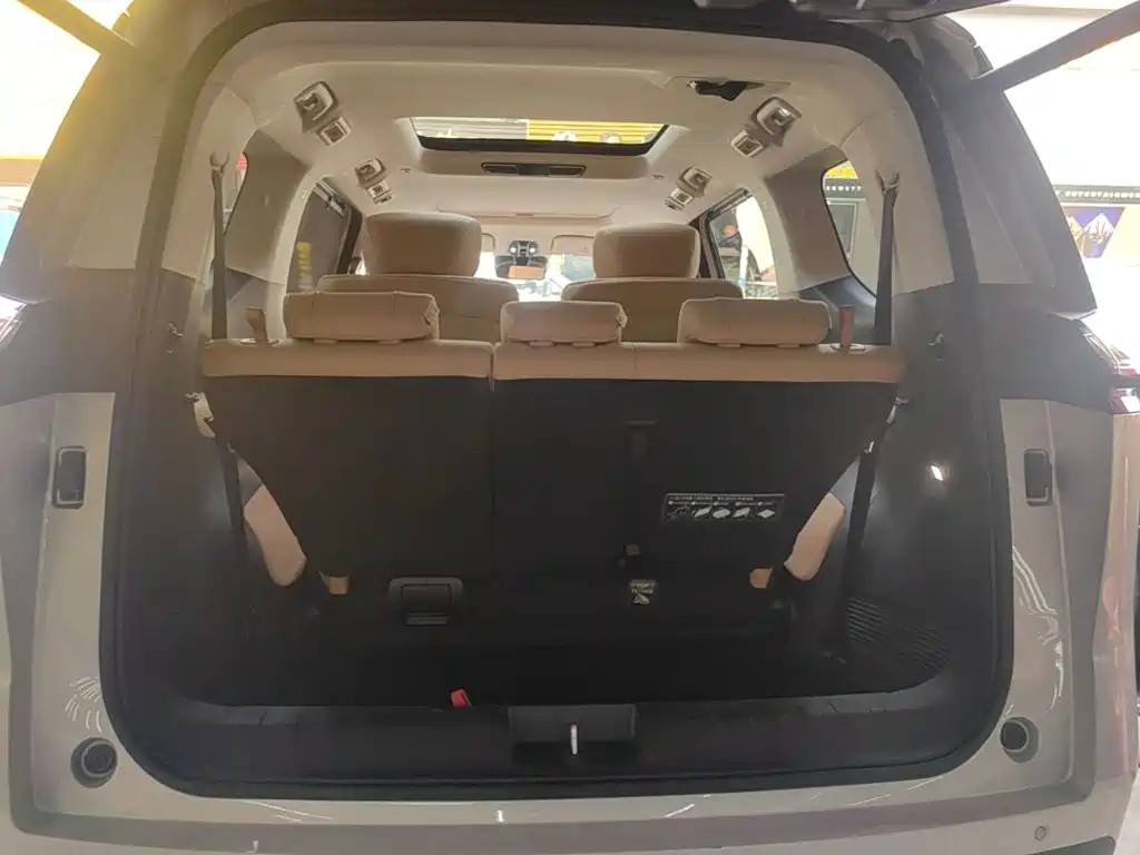 GAC Trumpchi E8 PHEV 2024 — фото 12