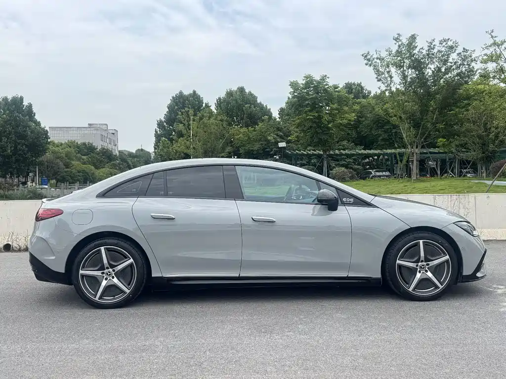 Mercedes-Benz EQE 2024
