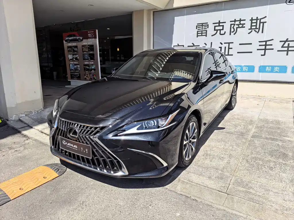 Lexus ES 2023 — фото 1