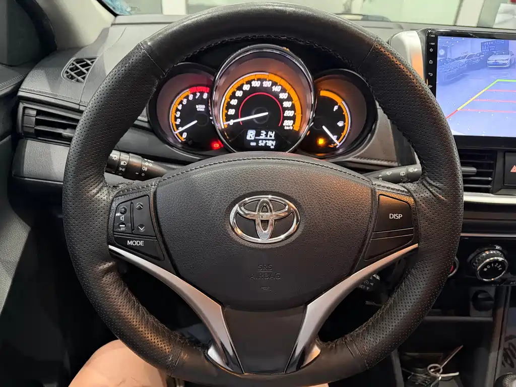 Toyota Yaris L 2022 — фото 13